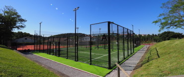 VENEZ JOUER AU PADEL !