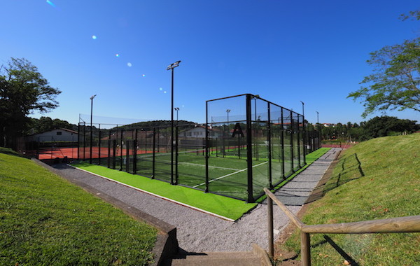 VENEZ JOUER AU PADEL !