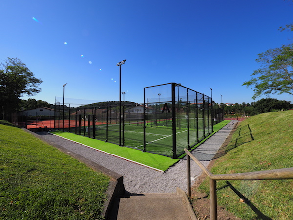 VENEZ JOUER AU PADEL !